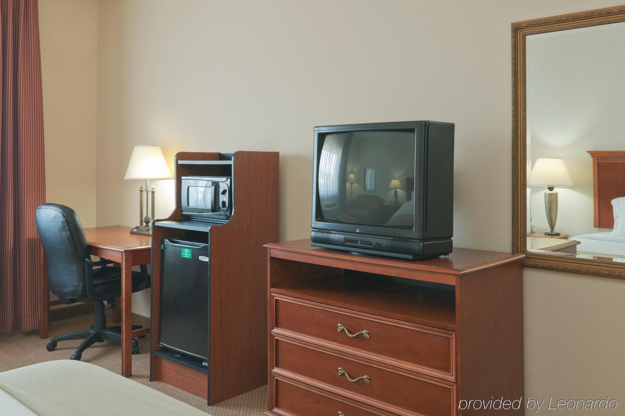 Baymont By Wyndham Portage Hotel Phòng bức ảnh