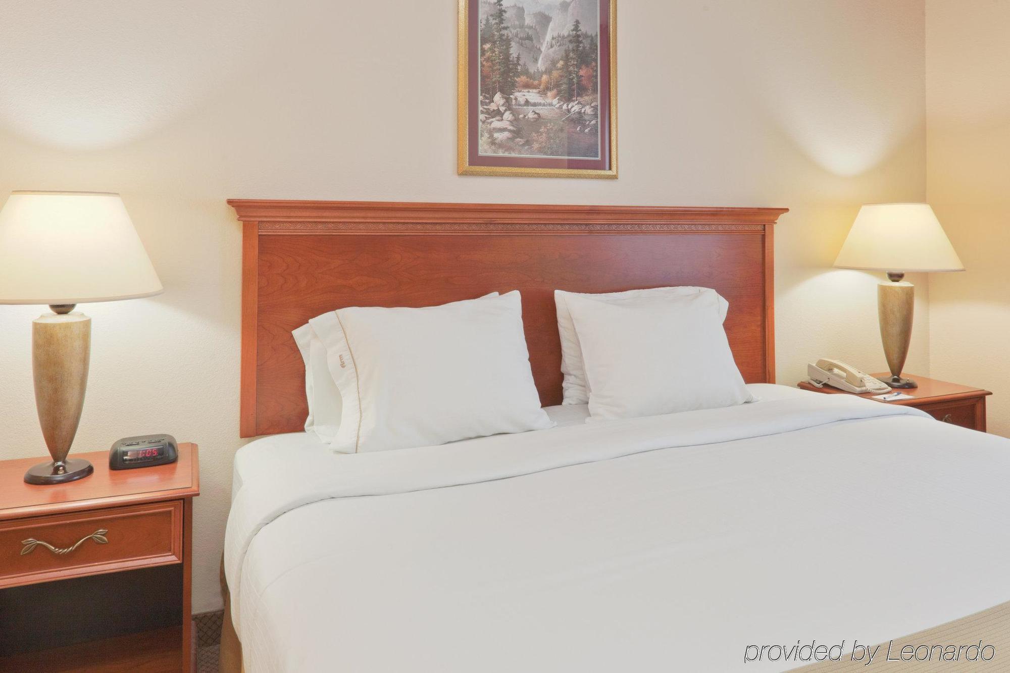 Baymont By Wyndham Portage Hotel Phòng bức ảnh